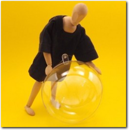 Grössere Kugeln transparent teilbar 14 cm zum befüllen.