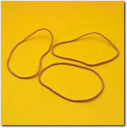 Braune Gummiringe schmal zum Basteln und Werken.