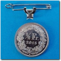 Silberfarbene Broschennadel mit Klammer, 22 mm.