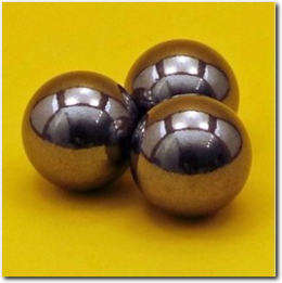 30 mm grosse Stahlkugeln gehärtet, 110 Gramm. 