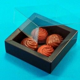 Verpackung schwarz doppelwandig mit transparentem Deckel.