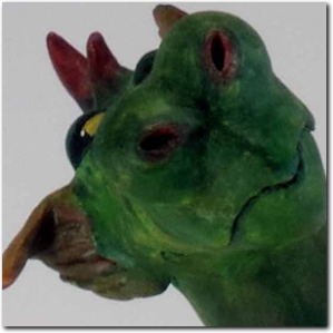 Drachen Figur modelliert mit selbsthärtender Modelliermasse.