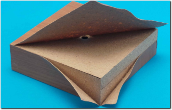 Folie von der Box lösen.